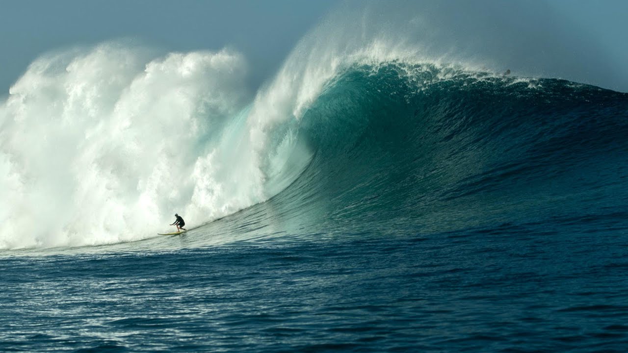 Laura Enever Sets New GUINNESS WORLD RECORDS™ Title for Largest wave surfed paddle-in (female)