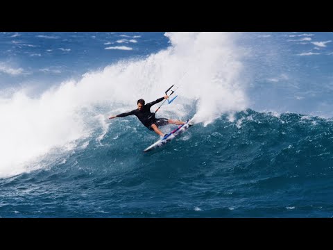 Trying to Kitesurf Gusty 50 knot Winds at Lanes, Ho’okipa